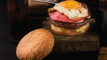 Egg burger and pico n