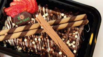 fruitsalad_waffle_with_chocolate
