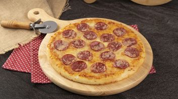 Salami Pizza Large